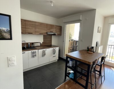 Nice 2 Bedroom Apartment in Saint Ouen Les Docks next to the Olympic Village
